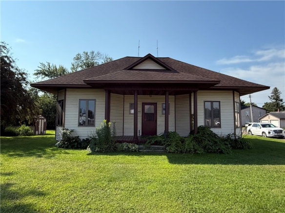 Residentialhouse for sale picture with an address of  904 Railroad Avenue in Boyceville and a list price of 189900