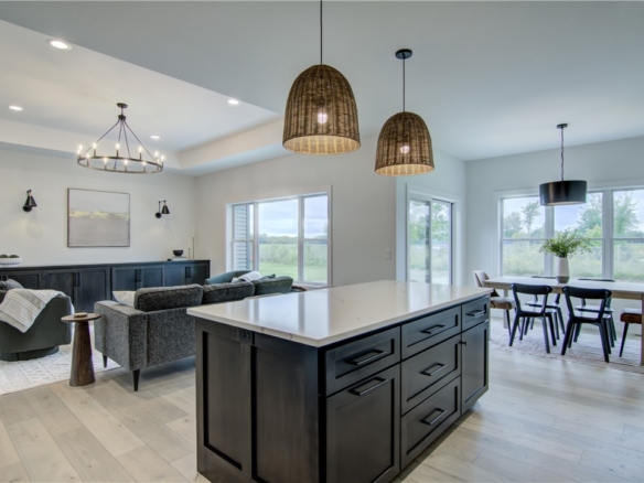 Residentialhouse for sale picture with an address of  924 Bluffview Circle in Chippewa Falls and a list price of 549900