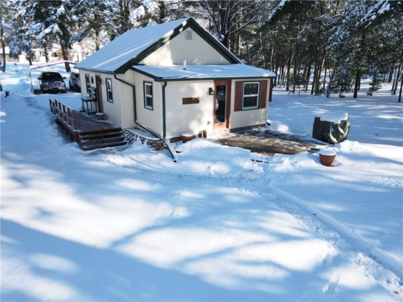 Residentialhouse for sale picture with an address of  994 25th Street in Chetek and a list price of 329900