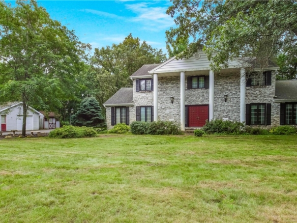 Residentialhouse for sale picture with an address of  E2621 Kirk Drive in Eau Claire and a list price of 475000