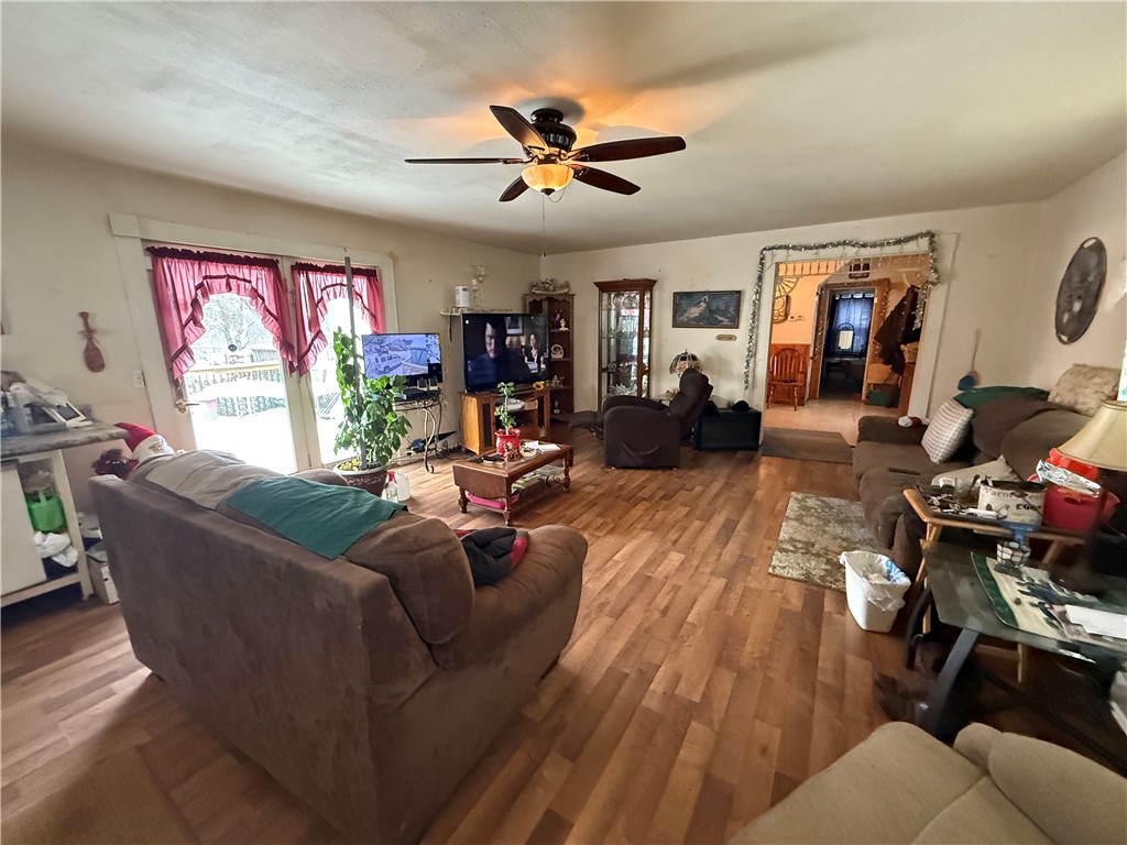 E5712-910th-Colfax-WI-54730-2