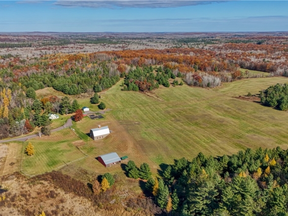 Residentialhouse for sale picture with an address of  N9156 Tripp Road in Springbrook and a list price of 1600000