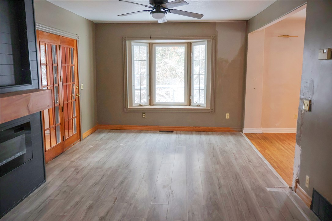 S220-Glade-Spring-Valley-WI-54767-1