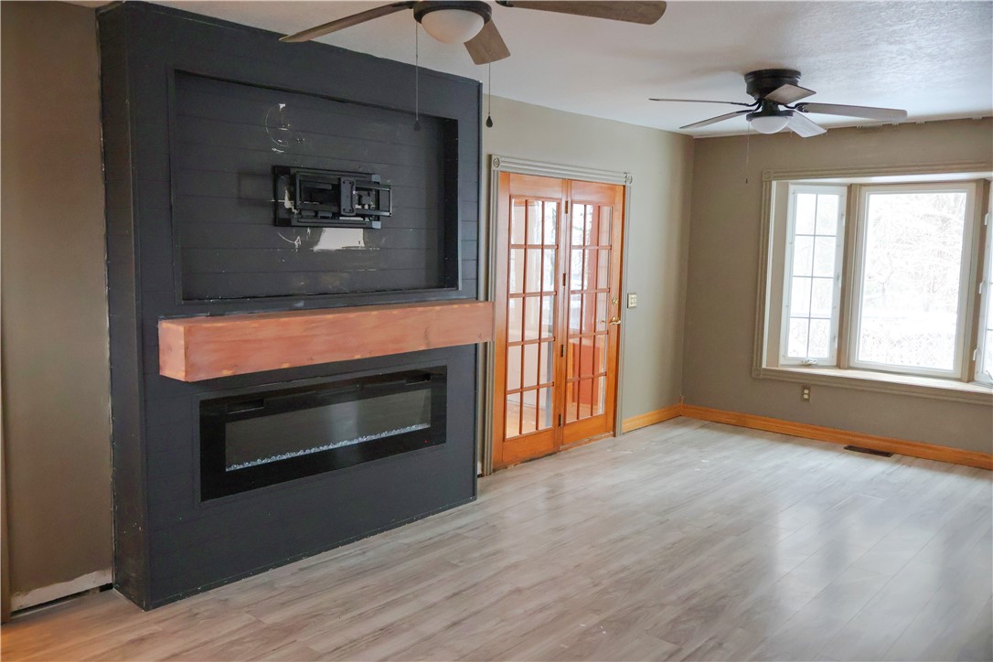 S220-Glade-Spring-Valley-WI-54767-3