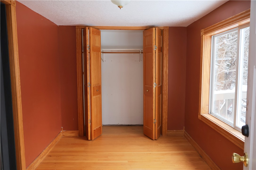 S220-Glade-Spring-Valley-WI-54767-4