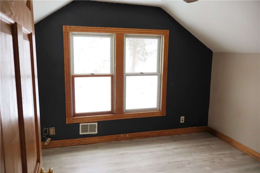 S220-Glade-Spring-Valley-WI-54767-6