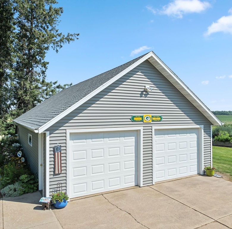 Residentialhouse for sale picture with an address of  W3596 Artisan Drive in Glen Flora and a list price of 2500000