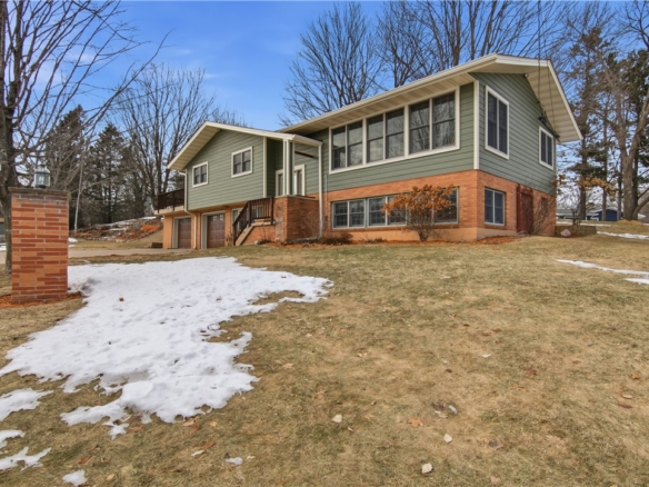 Residentialhouse for sale picture with an address of  102 Havel Road in Rice Lake and a list price of 379900