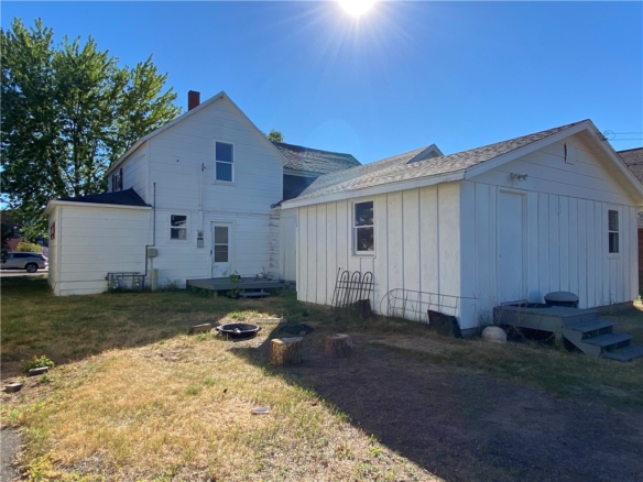 Residentialhouse for sale picture with an address of  10531 Dakota Avenue in Hayward and a list price of 259000