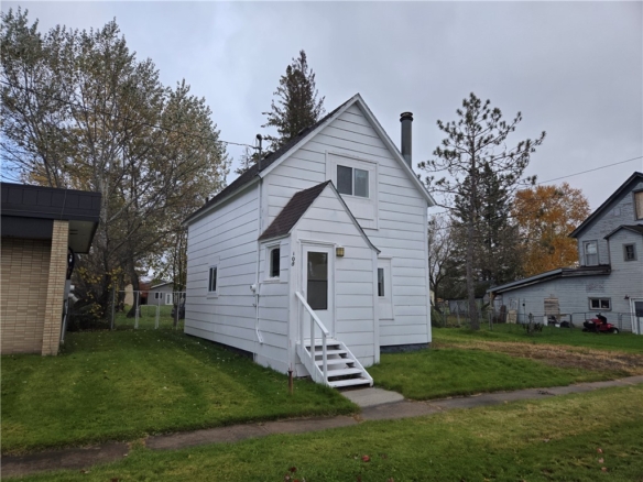 Residentialhouse for sale picture with an address of  108 3rd Street in Butternut and a list price of 89900