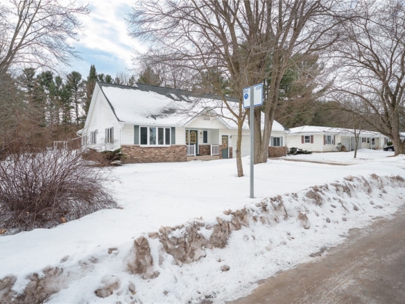 Residentialhouse for sale picture with an address of  109 Westover Road in Eau Claire and a list price of 374000