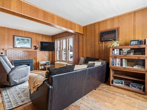 Residentialhouse for sale picture with an address of  113 Lincoln Avenue in Fall Creek and a list price of 260000