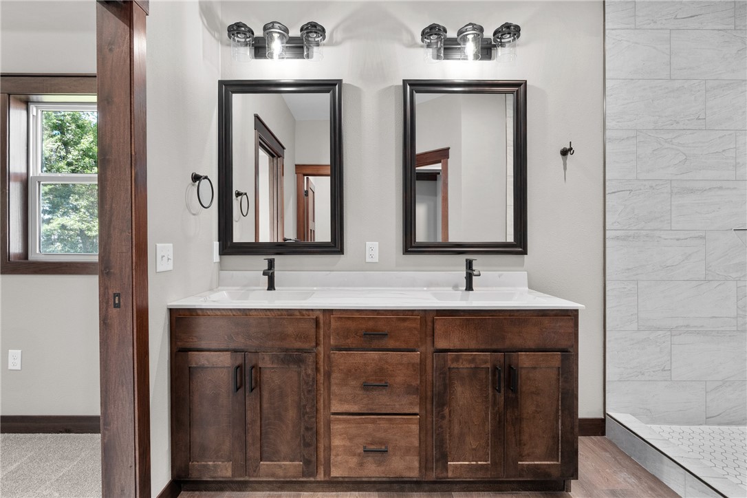 1138-Craven-Eau-Claire-WI-54703-4