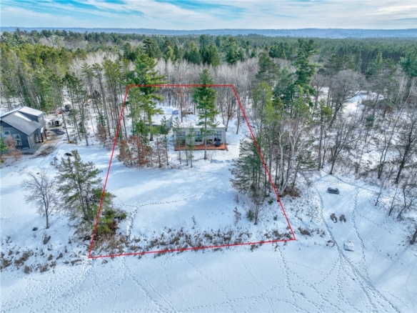 Residentialhouse for sale picture with an address of  11721 Vesper Drive in Hayward and a list price of 549900