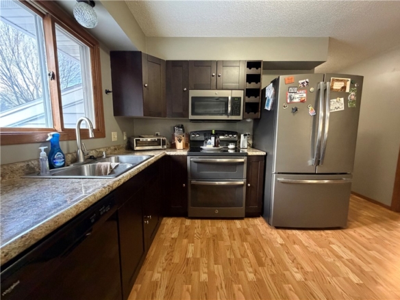 Residentialhouse for sale picture with an address of  1215 Glades Drive in Altoona and a list price of 239900