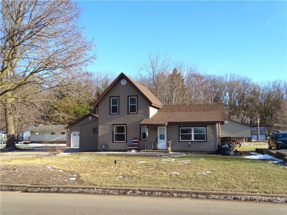 Residentialhouse for sale picture with an address of  1311 Prospect Street in Durand and a list price of 209500
