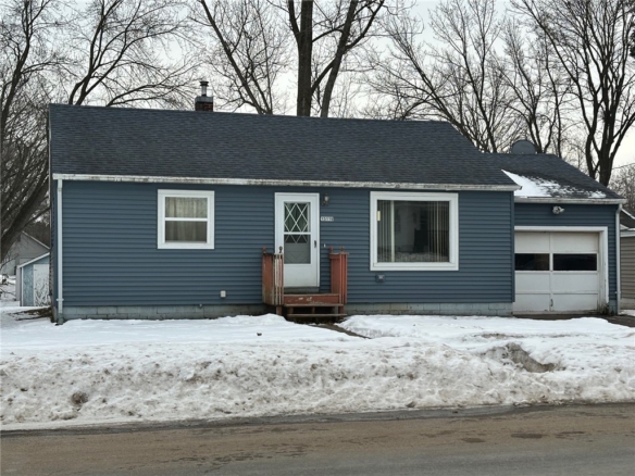 Residentialhouse for sale picture with an address of  13119 7th Street in Osseo and a list price of 185000