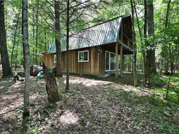 Residentialhouse for sale picture with an address of  1339 Lake Drive in Shell Lake and a list price of 699900