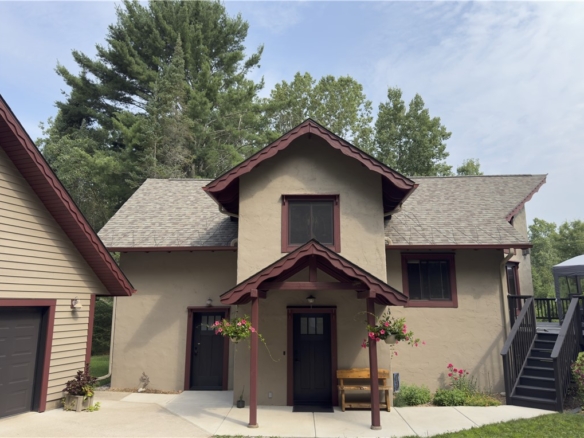 Residentialhouse for sale picture with an address of  13449N Hollywood Lane in Hayward and a list price of 500000