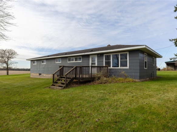 Residentialhouse for sale picture with an address of  1384 County Highway H  in Stanley and a list price of 259000