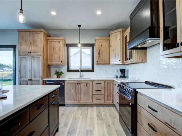 Residentialhouse for sale picture with an address of  14075 42nd Avenue in Chippewa Falls and a list price of 479900