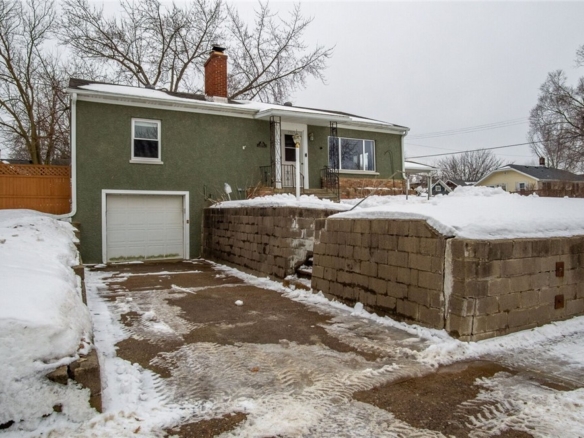 Residentialhouse for sale picture with an address of  1505 Woodland Avenue in Eau Claire and a list price of 260000