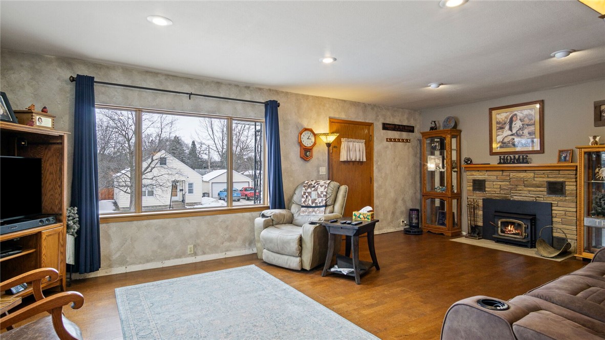 1505-Woodland-Eau-Claire-WI-54701-2