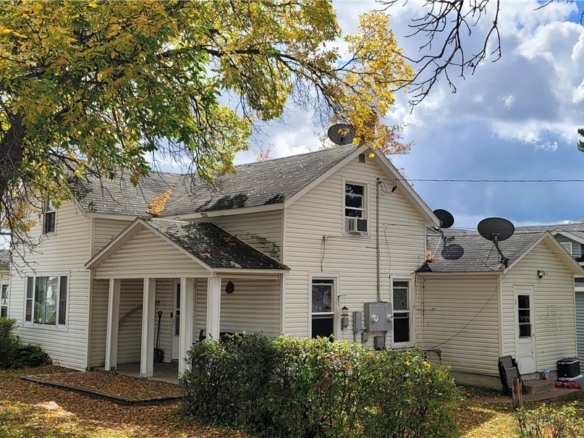 Residentialhouse for sale picture with an address of  15872 2nd Street in Hayward and a list price of 185000