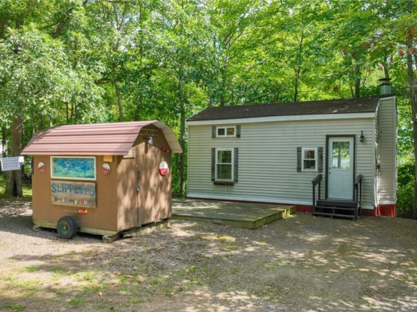 Residentialhouse for sale picture with an address of  16099 292nd Street in Cornell and a list price of 114900