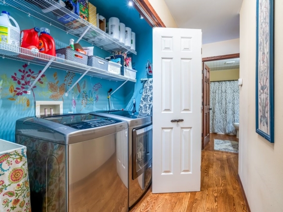 Residentialhouse for sale picture with an address of  1628 Old English Road in Altoona and a list price of 419900