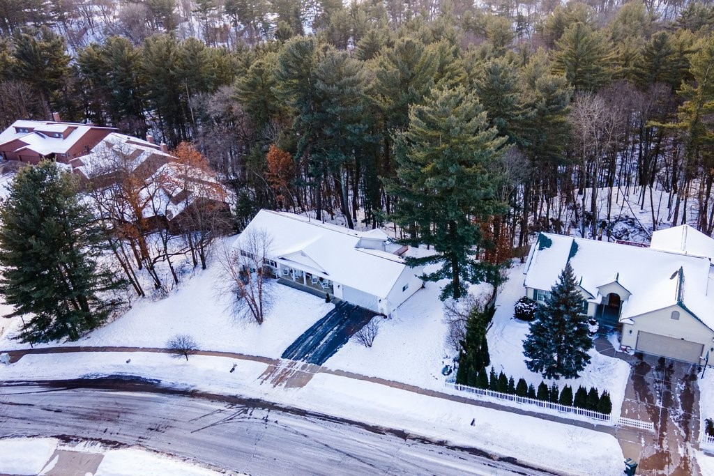 1628-Old-English-Altoona-WI-54720-5