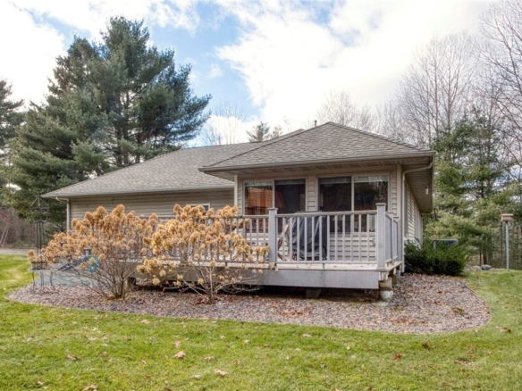 Residentialhouse for sale picture with an address of  16542W Ridgerock Road in Hayward and a list price of 649900