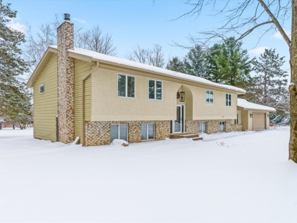 Residentialhouse for sale picture with an address of  1735 Highway 63  in New Richmond and a list price of 565000