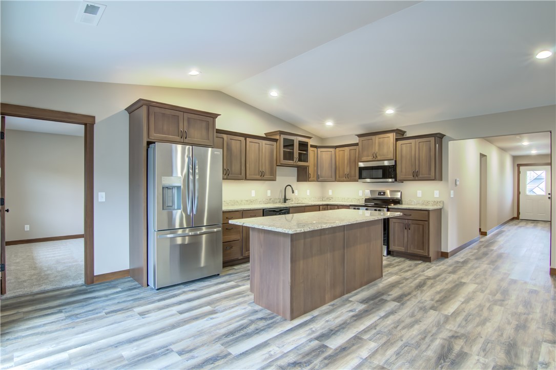 1806-Dorret-Eau-Claire-WI-54703-1