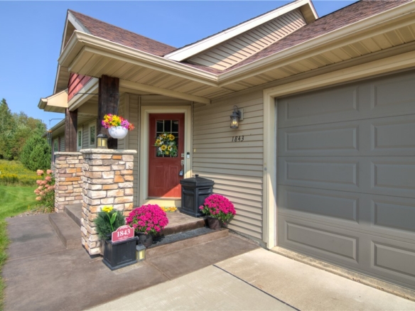 Residentialhouse for sale picture with an address of  1843 Luke Place in Chippewa Falls and a list price of 339900