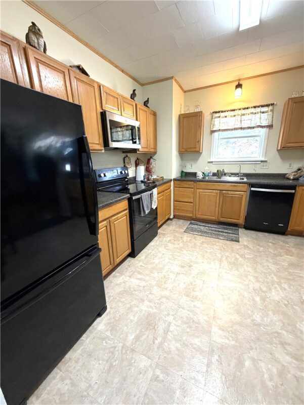 18654 Hobson Street, Whitehall, WI — photo 3