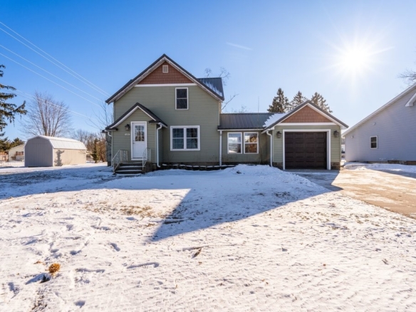 Residentialhouse for sale picture with an address of  18957 Dewey Street in Whitehall and a list price of 195000