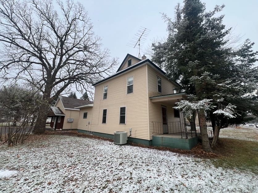 2202-Broadway-Menomonie-WI-54751-8