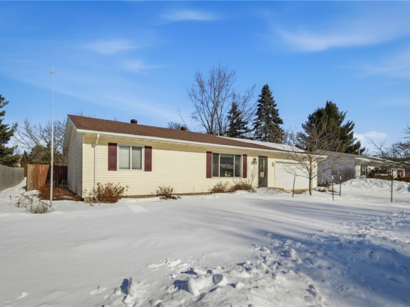 Residentialhouse for sale picture with an address of  2202 Crestview Drive in Eau Claire and a list price of 290500