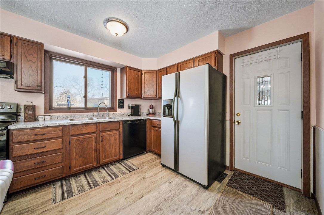 2202-Crestview-Eau-Claire-WI-54703-6