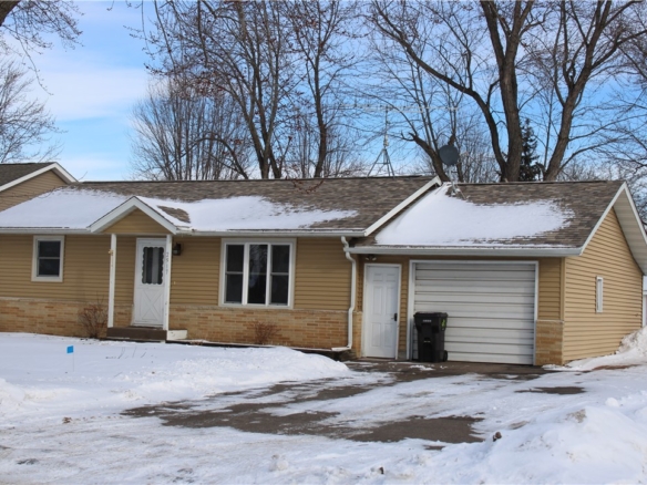 Residentialhouse for sale picture with an address of  2517 Blakeley Avenue in Eau Claire and a list price of 239875