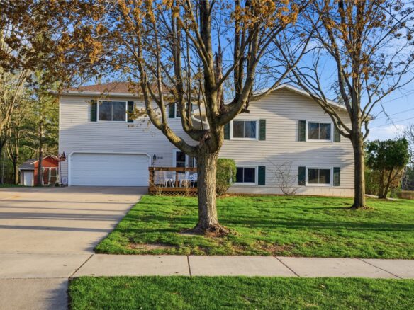 2551 Roberts Court, Altoona, WI