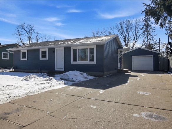 Residentialhouse for sale picture with an address of  2553 Spooner Avenue in Altoona and a list price of 239900