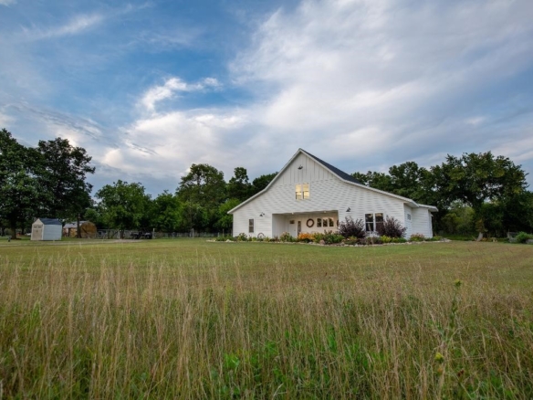 Residentialhouse for sale picture with an address of  2733 290th Avenue in St Croix Falls and a list price of 599900