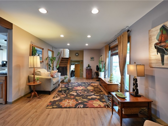 Residentialhouse for sale picture with an address of  28 Pokegema Boulevard in Rice Lake and a list price of 349000