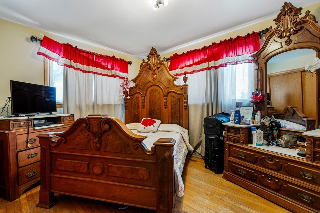 2858-11th-Eau-Claire-WI-54703-4