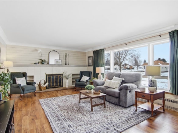 Residentialhouse for sale picture with an address of  2909 Lexington Boulevard in Eau Claire and a list price of 379000