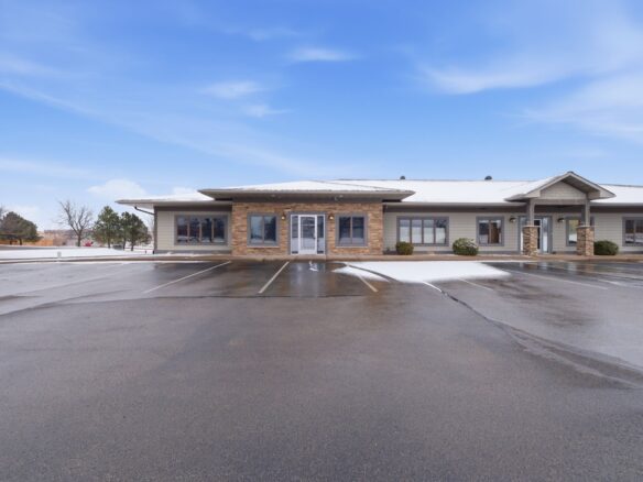 2910 Enloe Street Hudson WI 54016 — photo 1