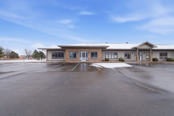 2910 Enloe Street Hudson WI 54016 — photo 1