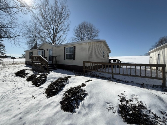 Residentialhouse for sale picture with an address of  29198 State Highway 40  in New Auburn and a list price of 149900